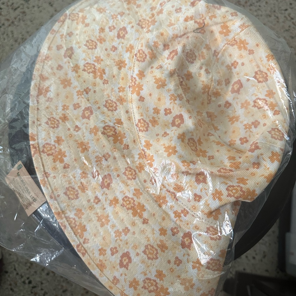 LACK OF COLOR HOLIDAY BUCKET HAT - PEACH BLOOM